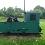 jonathan spielt mit elektrischer eisenbahn saarkanal 2013