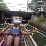 liegende Maedels unter Bruecke in Weesp Blog 2017