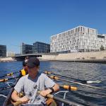 Ruderboote vor dem Berliner Hauptbahnhof 2019