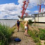 Girlies auf der Buhne vor Glueckstadt 2021
