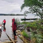 Bootsschleppe zum Soulisjärvi mit Ruderboot Inari 2022